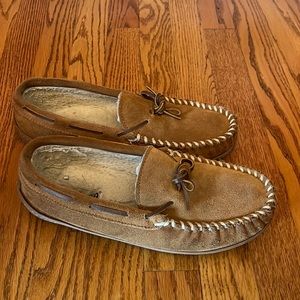 Minnetonka moccasins size 9